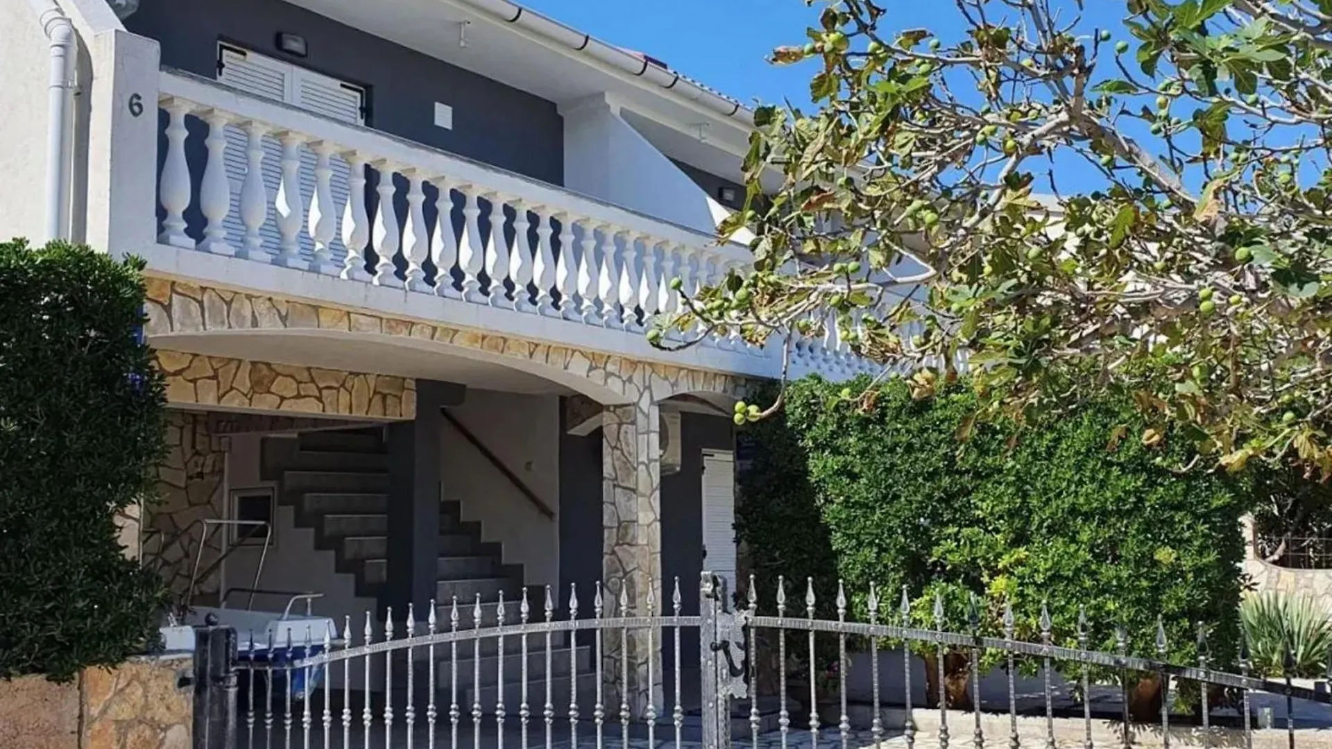 Charming Apartment In Pag With Sea View, 40 Sqm Pag Town Croatia
